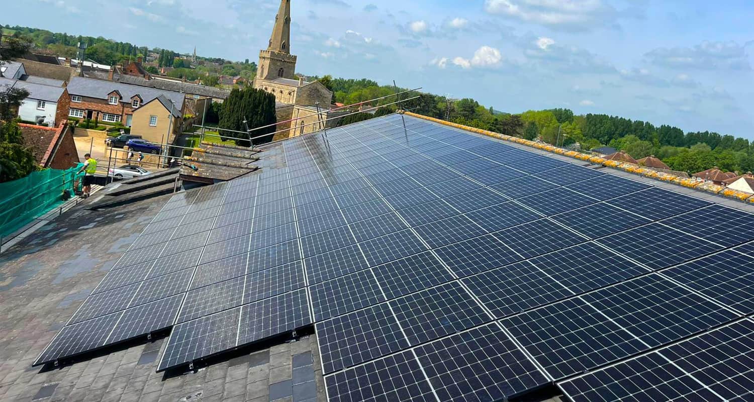 664GW an Photovoltaikanlagen! Während die Installationen in vielen Ländern zurückgehen, dominiert Chinas Photovoltaikindustrie weltweit.