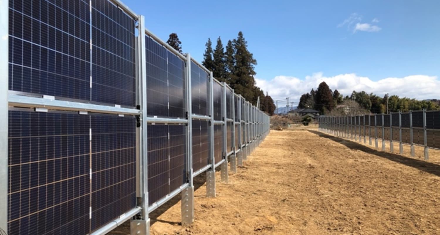 Können „vertikale“ Photovoltaikmodule, die so ausgerichtet sind, dass sie außerhalb der Spitzenzeiten Strom erzeugen, wirklich zu „höheren Erträgen trotz geringerer Leistung“ führen?