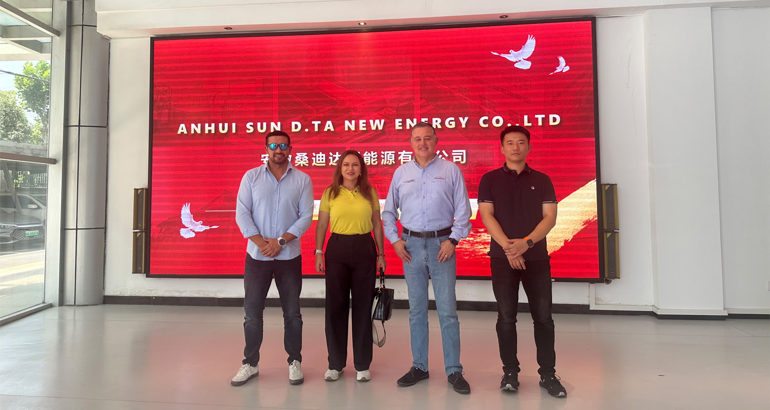 Ecuadorianische Kunden loben Qualität und Effizienz von SUNDTA bei produktivem Fabrikbesuch in China