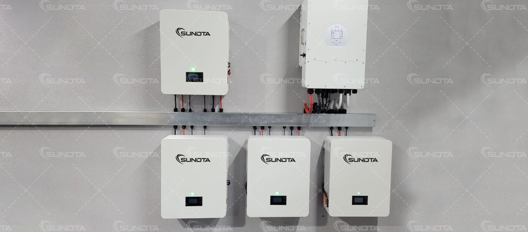 Das vom ukrainischen Kunden von SUNDTA installierte 20,48-kWh-Energiespeichersystem wurde fertiggestellt
        