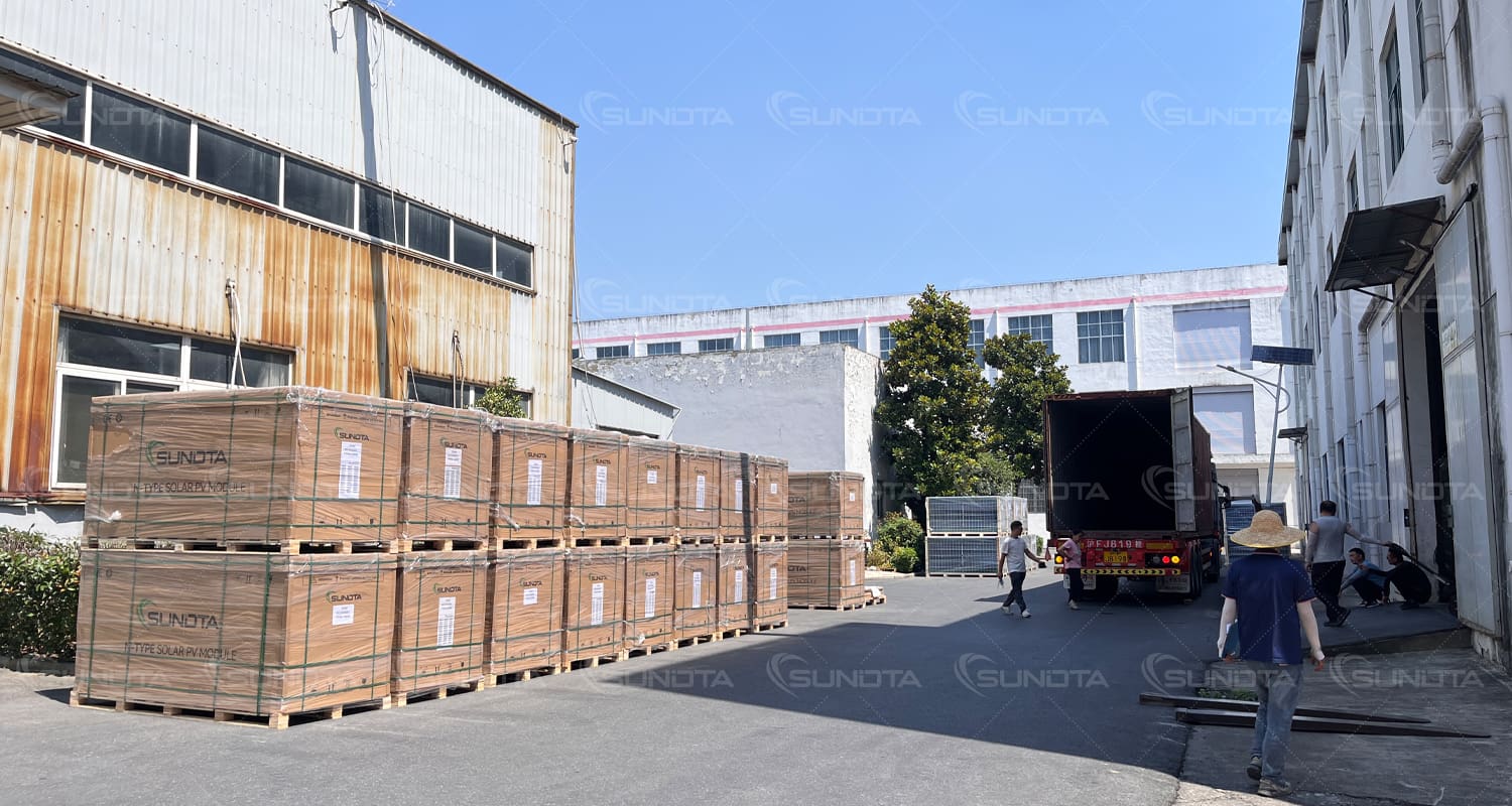 SUNDTA versorgt Ecuador mit der ersten Lieferung hocheffizienter 600-W-N-Typ-Solarmodule